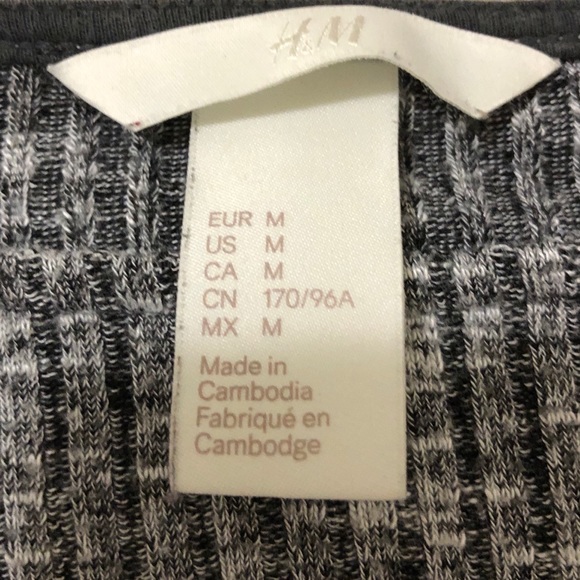 (2/40$) full sleeve sweater - Picture 3 of 3